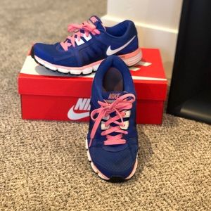 Nike Dual Fusion sneakers